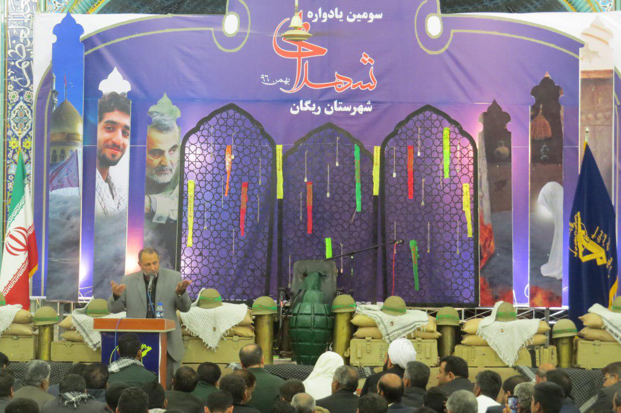 ولی فقیه عامل وحدت بخش اتحاد وانسجام بین امت و ملت است