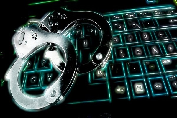 کلاهبرداران اینترنتی در دام پلیس