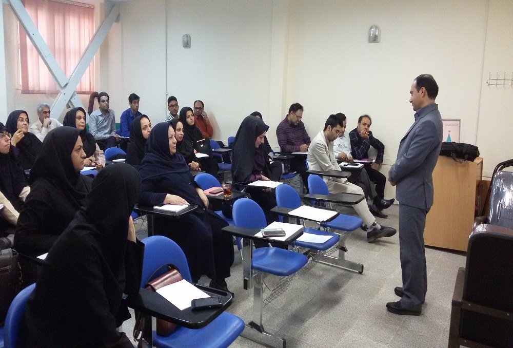 نامساعد بودن وضعیت اعضای هیئت علمی سبب مهاجرت علمی می شود/ موافق نبودن نمایندگان مجلس با افزایش میزان حقوق اعضای هیئت علمی