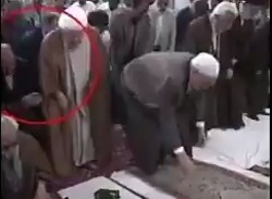 شیوه نمازخواندن افرادی که خود را درویش خطاب می کنند +فیلم