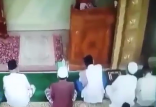 لحظه مرگ خطیب نماز جمعه مقابل چشمان نمازگزاران+فیلم