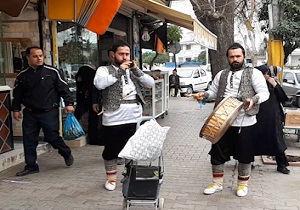 نوروزخوان‌ها بهار را مژده می دهند + فیلم