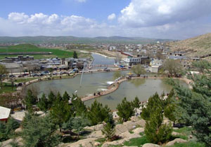 در سفر به کرمانشاه دیدن سراب زیبای روانسر را از دست ندهید + فیلم