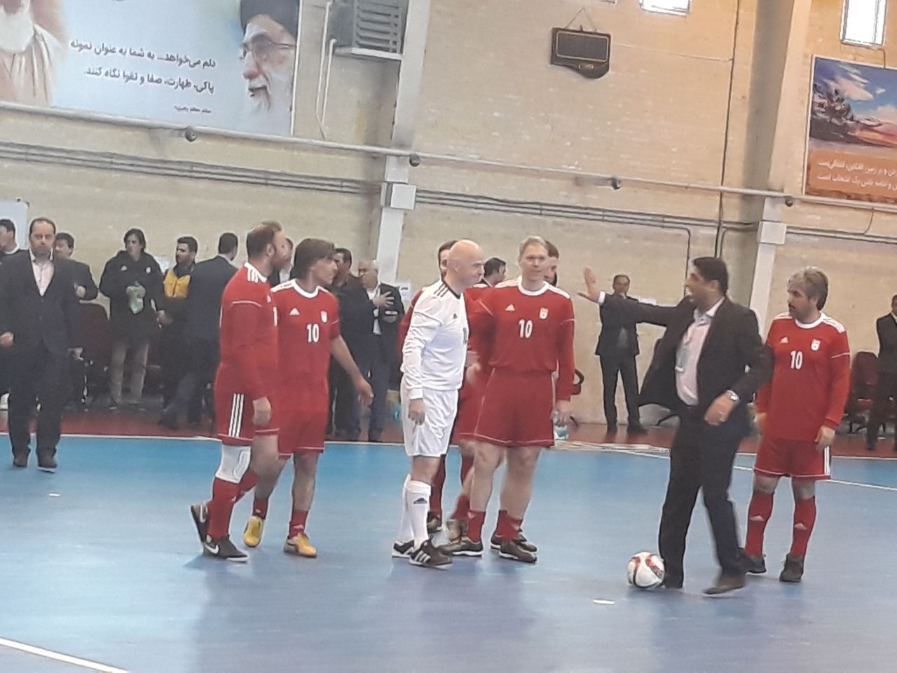 دیدار ستارگان فوتسال و فوتبال ایران برگزار شد