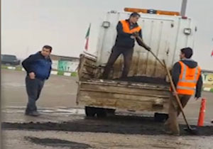 لکه‌گیری جاده در روز بارانی!! + فیلم