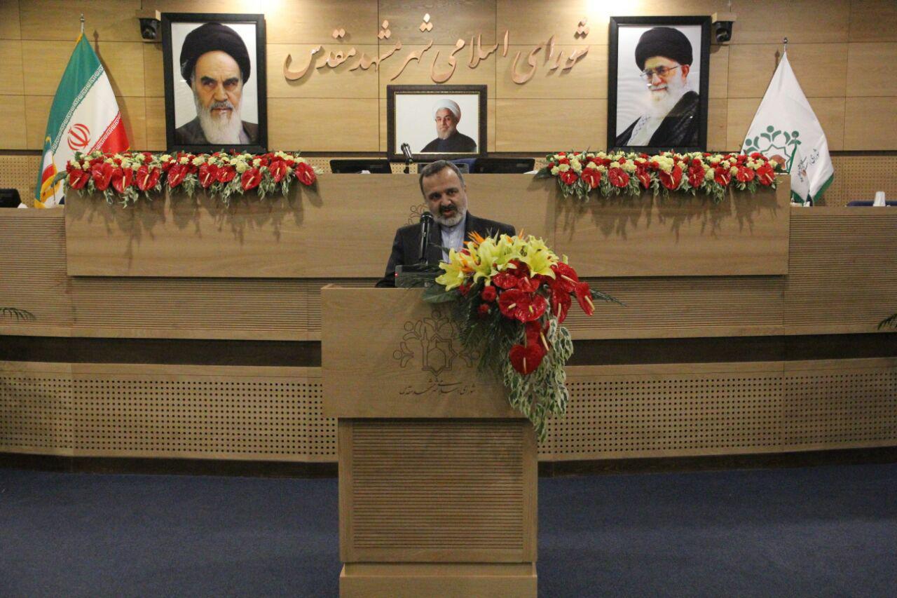 باید مشکلات را با تعامل و همفکری حل کنیم