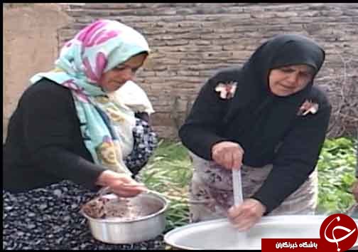 وداع با همه کینه و کدورت&zwnj;های ۳۶۵ روز سال با پخت آش چهارشنبه آخر سال