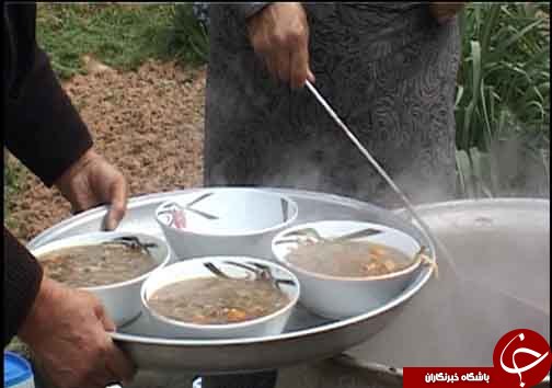 وداع با همه کینه و کدورت&zwnj;های ۳۶۵ روز سال با پخت آش چهارشنبه آخر سال
