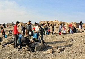 همایش پاکسازی کوه خواجه سیستان برگزار شد