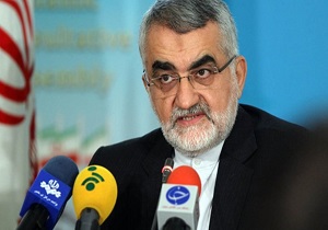 استراتژی آمریکا این است که جهان اسلام را درگیر مسائل تحمیلی کند