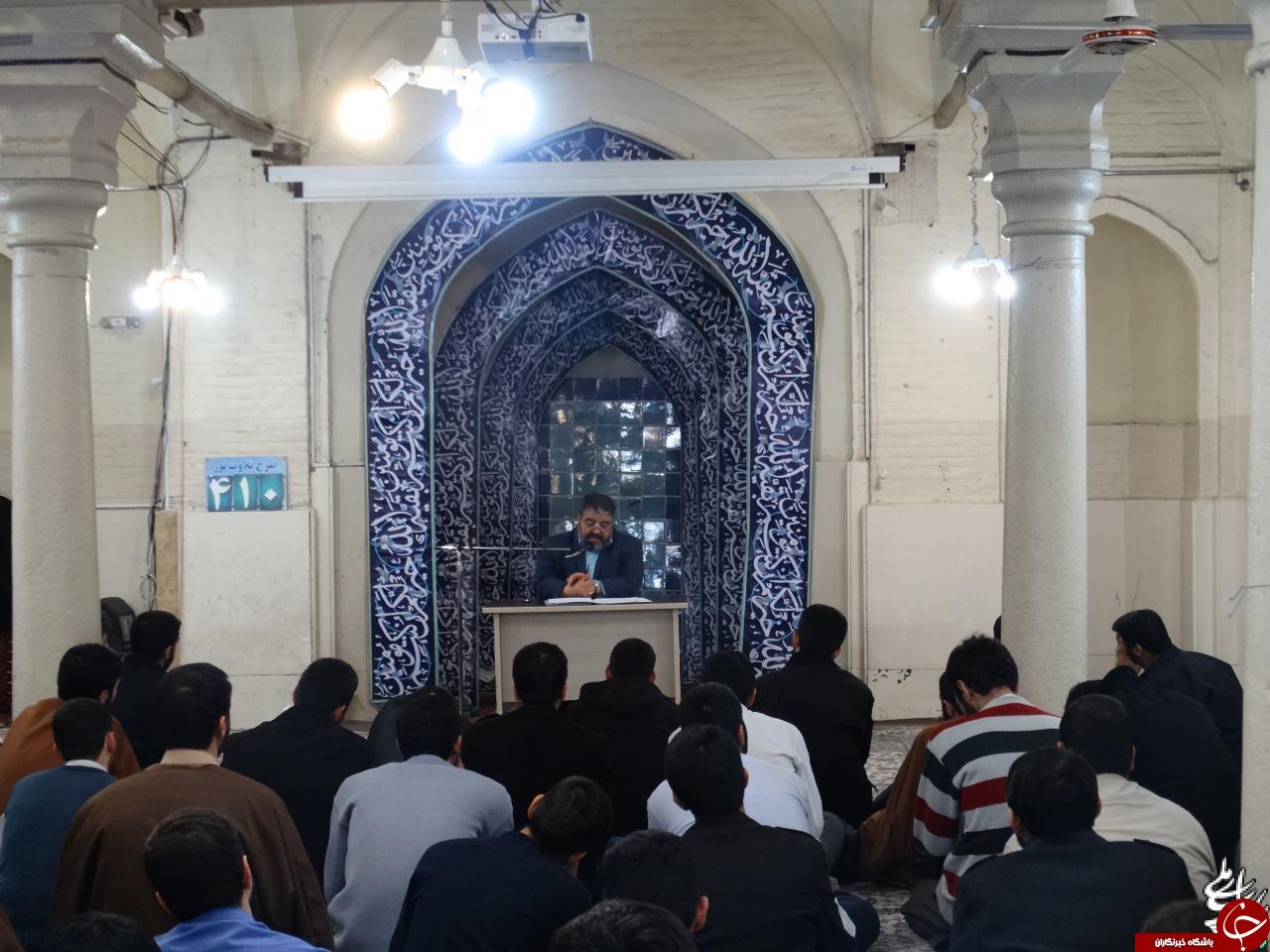حوزه های علمیه باید نقش جدی در بازمهندسی نظام جامع سایبری جمهوری اسلامی مبتنی بر شبکه های اجتماعی داشته باشد+تصاویر