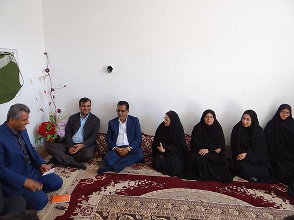 فراهم شدن زمینه فروش محصولات صنایع دستی بانوان دشتی