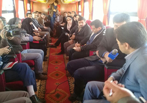 شهردار کرمان سوار بر اتوبوس مطالبه گری