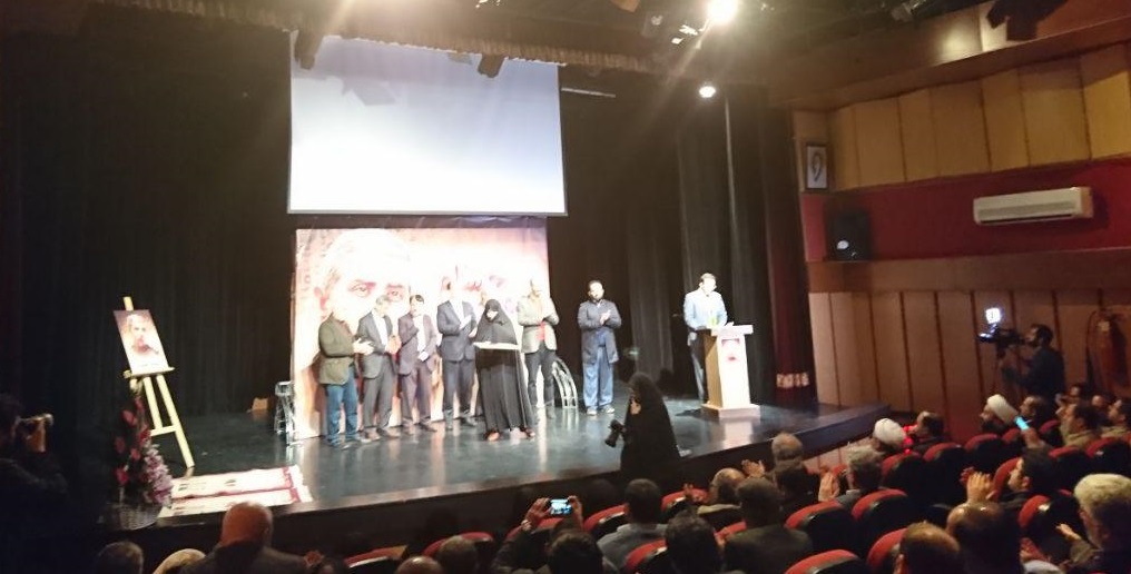 آثار حسام به دور از زیبانمایی است