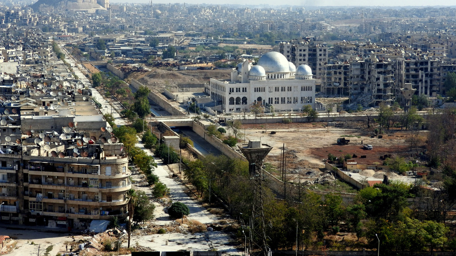 تحلیلگر معروف لبنانی: پارک اصلی شهر حلب روز گذشته سرشار از نشاط و زندگی بود