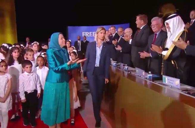 تهدید، سوغاتی که لودریان از الیزه به سعدآباد می آورد تهدید، سوغاتی که لودریان از الیزه به سعدآباد می آورد