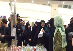 بانوان کشور در صنایع دستی توانمند هستند