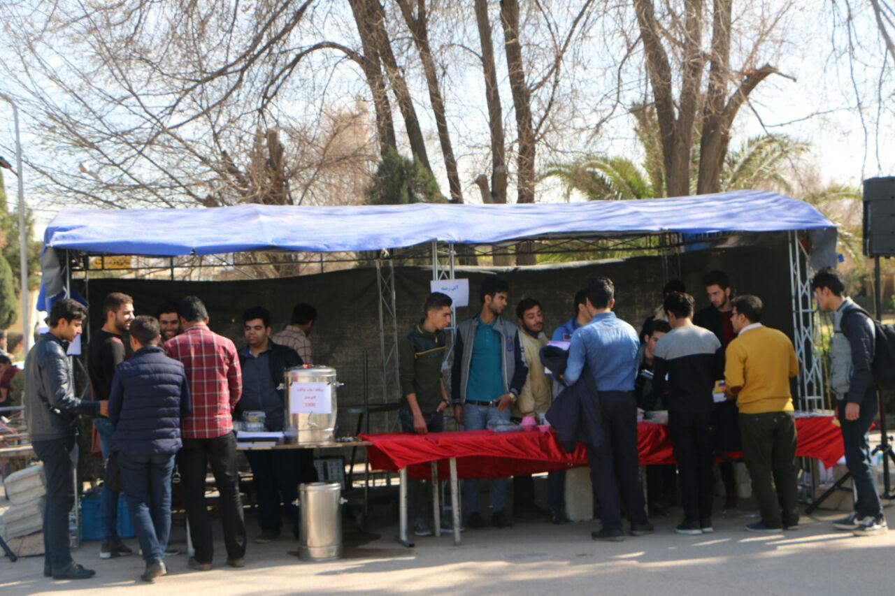 برپایی غرفه&zwnj; خیریه به مناسبت روز احسان و نیکوکاری + تصاویر