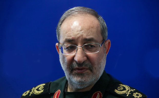 حق مذاکره با بیگانگان در مورد توان دفاعی و موشکی برای هیچ&zwnj;کس وجود ندارد