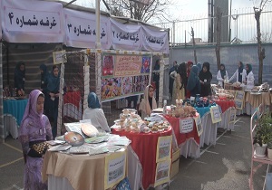 برپایی بازارچه کارآفرینی و دست سازه‌های دانش آموزی در شهرستان سنندج