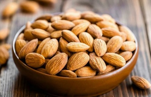 روغن بادام تلخ چه تاثیری در مو و پوست شما دارد؟/تاثیر روغن بادام بر پوست و مو چیست؟