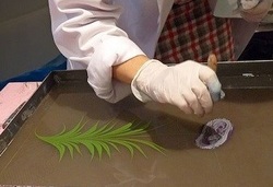ویدئویی از نقاشی عجیب روی آب + فیلم