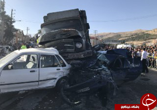 تصادف زنجیره ای در بلوار چهل مقام شیراز/13 کشته و مصدوم تصادف زنجیره ای در بلوار چهل مقام شیراز/13 کشته و مصدوم