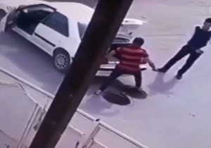 دزدی درپوش فاضلاب با پژو پرشيا! +فیلم