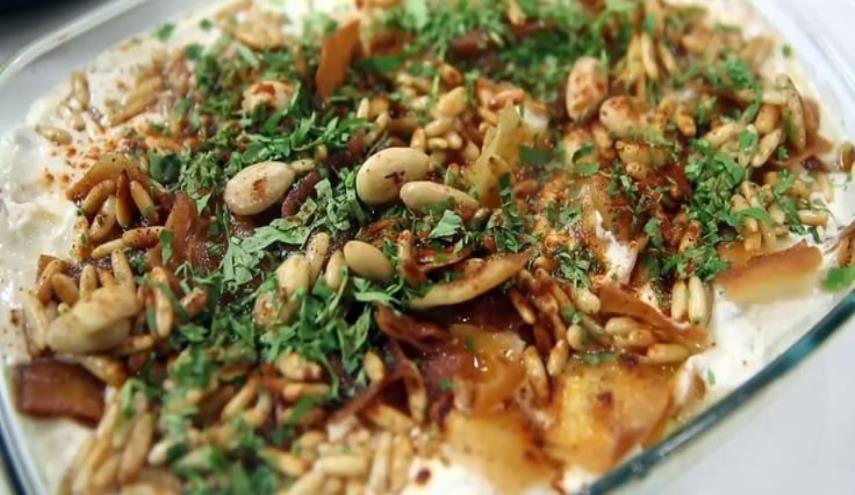 طرز تهیه سالاد خوشمزه فته الحمص لبنانی