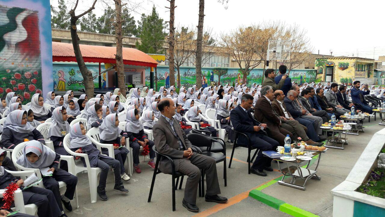 نواختن زنگ جشن نیکوکاری در دبستان دخترانه شاهد کاشمر