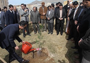 کلنگ احداث باغ قرآنی اسلامی در جامعه الزهرا (س) زده شد