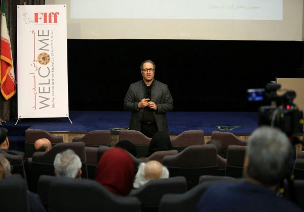 نشست و گفت&zwnj;و&zwnj;گوی دبیر جشنواره جهانی فیلم فجر با سینماگران