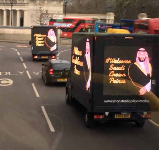 خوشآمدگویی عجیب حامیان محمد بن سلمان در انگلیس+تصاویر
