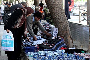 ساماندهی فعالیت دست فروشان اصفهانی در روزهای پایانی سال