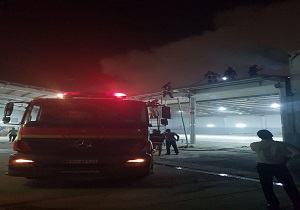 کارگاه و انبار مبل در اهواز طعمه حریق شد