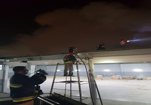 کارگاه و انبار مبل در اهواز طعمه حریق شد