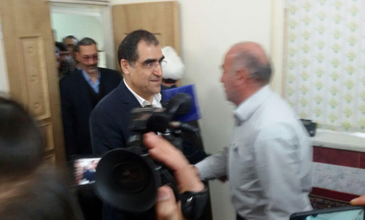 دیدار وزیر بهداشت باخانواده شهید مدافع حرم سید میلاد مصطفوی