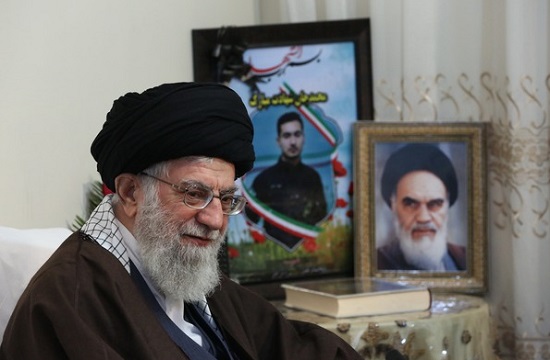 رهبر معظم انقلاب در منزل شهید بایرامی حضور یافتند+ تصویر