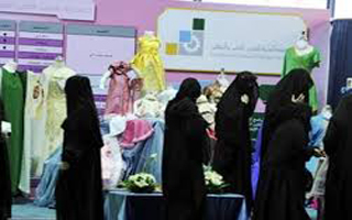 اقدام عجیب دختر جوان در فروشگاه لباس فروشی!+فیلم