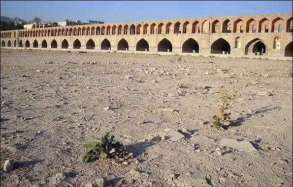حوزه زاینده رود دارای پیچیده ترین موضوع حق آبه
