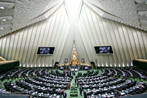 طرح استیضاح آخوندی و ربیعی در مجلس بررسی می شود