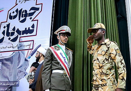 درخواست جالب سرباز عرب زبان از فرمانده کل ارتش +فیلم