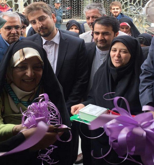 دیدار ابتکار از روند اجرایی پارک بانوان اراک /کاشت درخت در پارک&zwnj;بانوان / افتتاح خانه جوان اراک +تصاویر