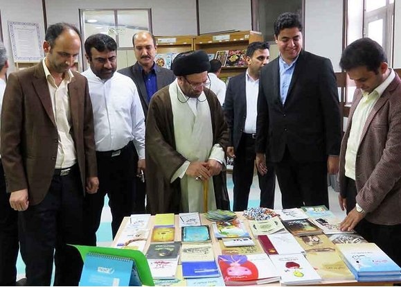 طرح کتاب گردی در بندر دیر اجرا شد