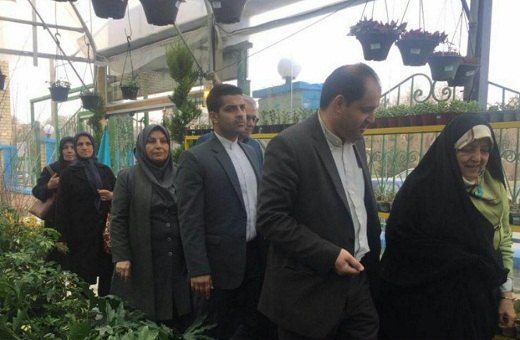 دیدار ابتکار از روند اجرایی پارک بانوان اراک /کاشت درخت در پارک&zwnj;بانوان / افتتاح  چند طرح در اراک +تصاویر