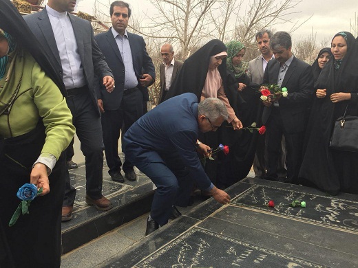 دیدار ابتکار از روند اجرایی پارک بانوان اراک /کاشت درخت در پارک&zwnj;بانوان / افتتاح  چند طرح در اراک +تصاویر