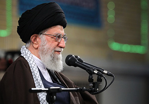 رهبر انقلاب: پس از ۳۰ سال هنوز رزمندگان ما به دلیل آلودگی‌های شیمیایی برخی کشور‌ها گرفتارند + فیلم