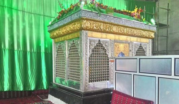 رود آقایان به این زیارتگاه ممنوع، حتی نوزادان پسر!