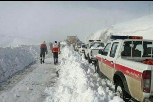 نجات 200 نفر گرفتار شده در برف تاراز