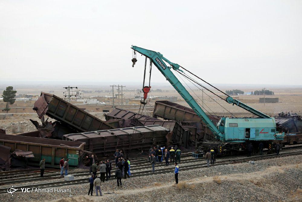 واژگونى قطار باری حامل سنگ آهن در دست بررسی است